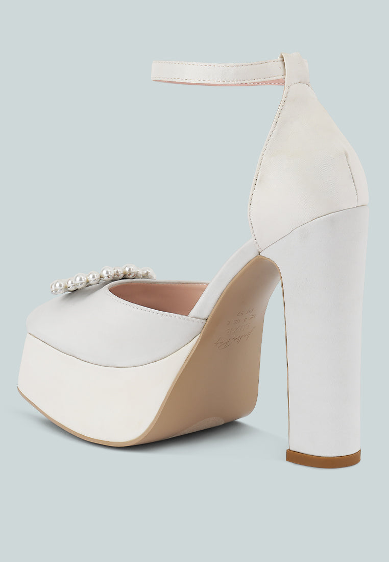 Maeissa Pearls Brooch Detail Platform Block Heel Sandals-2